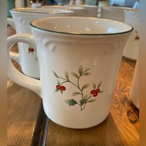 Pfaltzgraff Wintergreen mugs x8